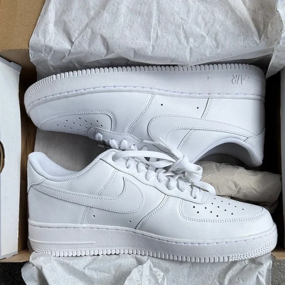 NWT Nike Air Force 1 - Men 10 / Woman 11.5 - Picture 1 of 5